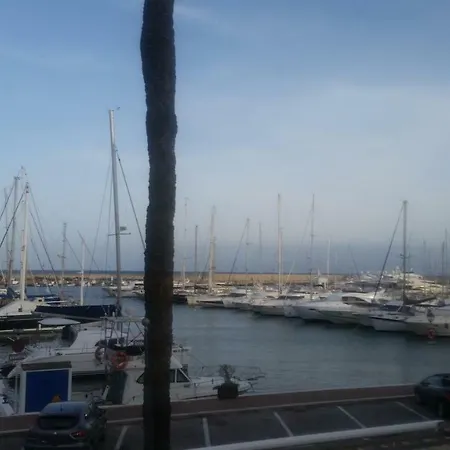 Puerto Deportivo 公寓 埃斯特波纳