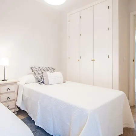 Puerto Deportivo * אסטפונה