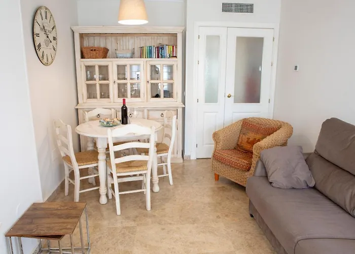 Puerto Deportivo 埃斯特波纳