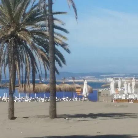 Puerto Deportivo * エステポナ