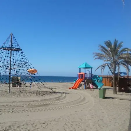 Puerto Deportivo * エステポナ